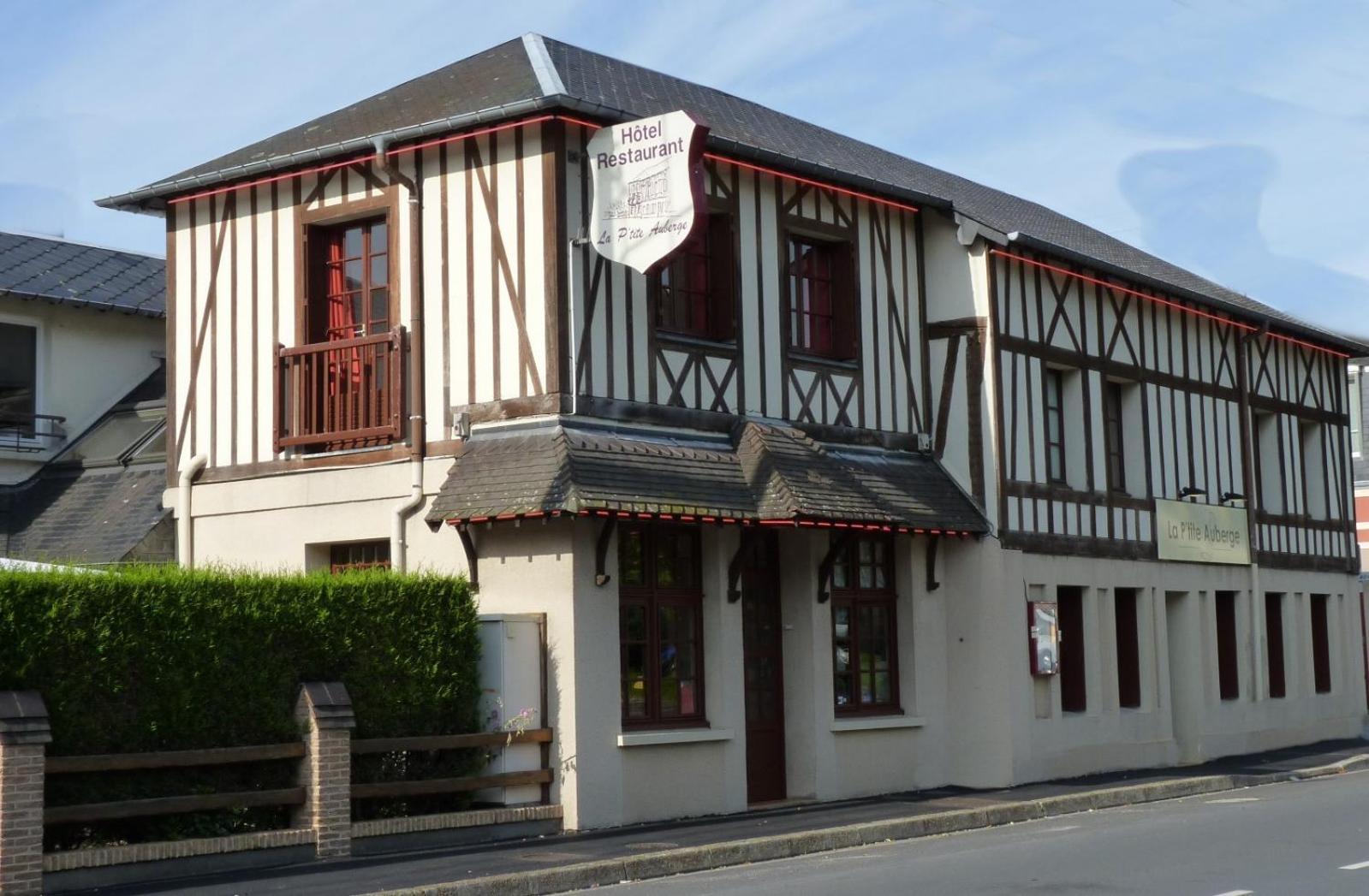 Hotel-Restaurant La P'Tite Auberge Lillebonne Exterior photo